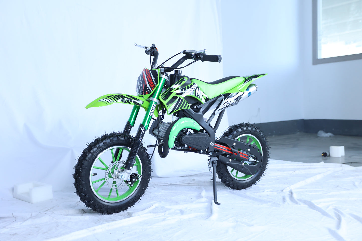 49cc Kids Pit Bike - Twist and Go, No Gears - Green Child's Off-Road Dirt Bike - Ages 6-14 - Max Speed 35 km/h - High Strength Steel Frame - Wear-Resistant Tyres