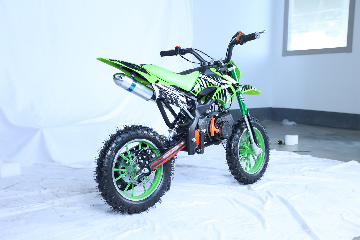 49cc Kids Pit Bike - Twist and Go, No Gears - Green Child's Off-Road Dirt Bike - Ages 6-14 - Max Speed 35 km/h - High Strength Steel Frame - Wear-Resistant Tyres