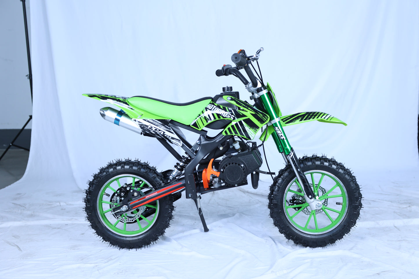 49cc Kids Pit Bike - Twist and Go, No Gears - Green Child's Off-Road Dirt Bike - Ages 6-14 - Max Speed 35 km/h - High Strength Steel Frame - Wear-Resistant Tyres